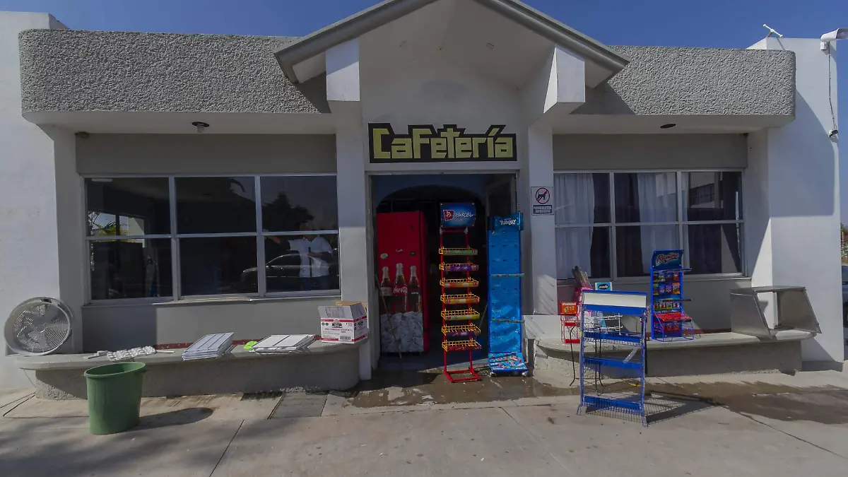 El proyecto es que la cafetería sea de dos niveles, con cubículos para docentes.